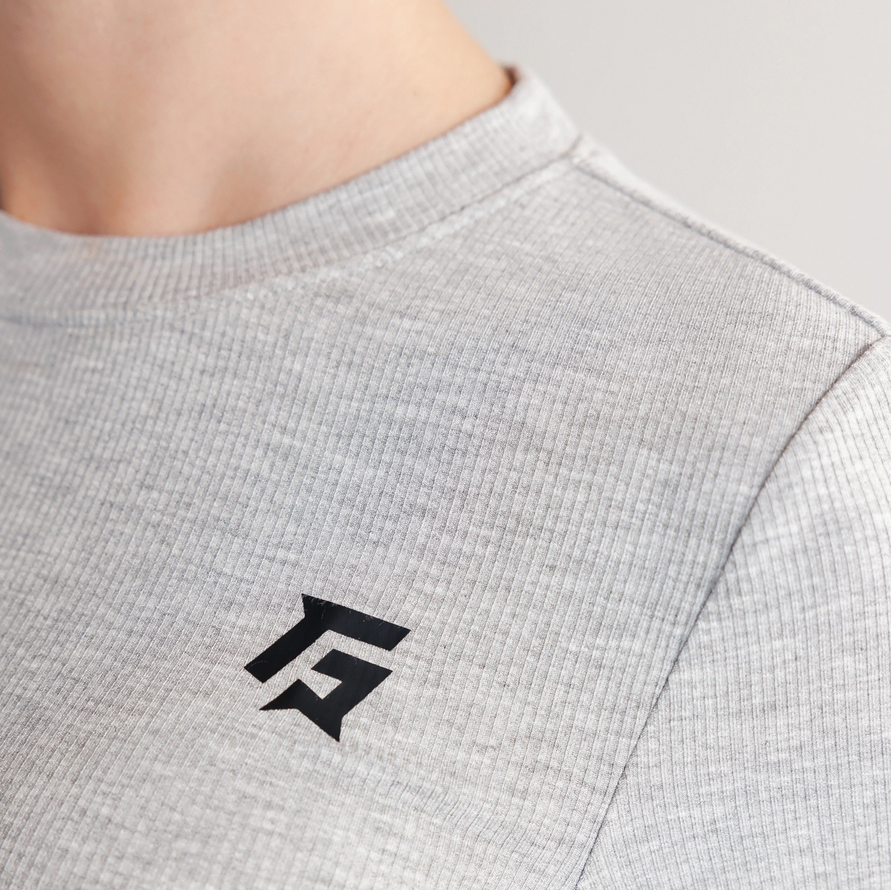 Dynamic Grip Crop Top (Grey) - Image 4